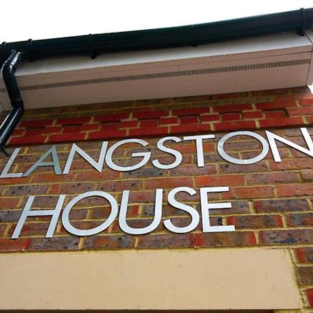 Langston House: 2 Bed, 2 Bath Luxury Apartment Hedgerley Bagian luar foto
